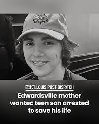 Sarah Topal's Instagram, Twitter & Facebook