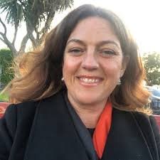 Deirdre Miller's Instagram, Twitter & Facebook