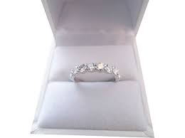 Elle mettra toutes les femmes à la recherche d'une alliance. Bagues Autre Marque Demi Alliance Or Blanc 18k Rhodie Ornee De 8 Diamants 1 10 Cts Env Or Blanc Blanc Ref 99848 Joli Closet