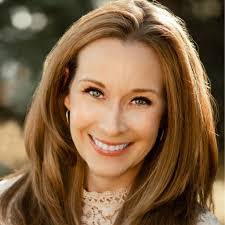 Melanie Henning's Instagram, Twitter & Facebook