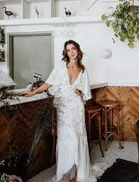 Brooklyn S Finest Modern Cool Autumnal Wedding Inspiration For The Hip Couple Green Wedding Shoes Wedding Dresses Wedding Dresses Lace Modern Wedding Dress