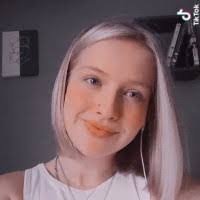 Emily Bicknell's Instagram, Twitter & Facebook