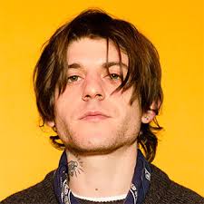 Rkomi canta sul palco dell'ariston il brano 'insuperabile' in gara al festival di sanremo 2022. Rkomi Chi E Il Cantante Di Insuperabile A Sanremo 2022