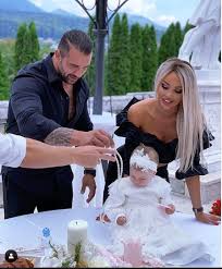 Bianca drăgușanu a făcut publice imaginile după ce a fost bătută de alex bodi. DupÄƒ Ce S Au Tot Certat È™i ImpÄƒcat Bianca DrÄƒguÈ™anu È™i Alex Bodi Se CununÄƒ Religios