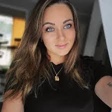 Kimberly Brasher's Instagram, Twitter & Facebook