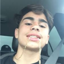 Chris Holguin (@ChrisHolguin10)