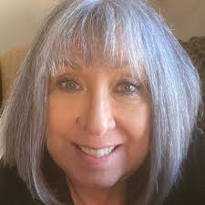 Paula Main's Instagram, Twitter & Facebook