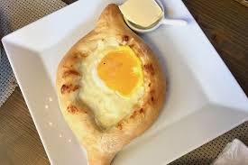 Chatschapuri Gefullte Fladenbrote Aus Georgien Ein Uberblick Georgische Chatschapuri Georgisches Fadenbr Fladenbrot Gefulltes Fladenbrot Georgische Kuche