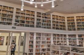 Perpustakaan negara malaysia ialah agensi yang bertanggungjawab menyimpan koleksi khazanah ilmu di peringkat kebangsaan untuk generasi masa kini dan masa hadapan. Perpustakaan Di Jakarta Yang Keren Dan Nyaman Untuk Belajar Halaman All Kompas Com