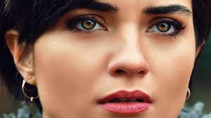Baba (?) ve anne(?) 'nin kızı 2021 yılında aktris olarak çemberimde gül oya ile ünlüdür<. Tuba Buyukustun 2021 2022 Yeni Dizisi Projesi Nedir Dizi Oyuncu