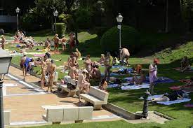 Un día en la piscina nudista de la Casa de Campo