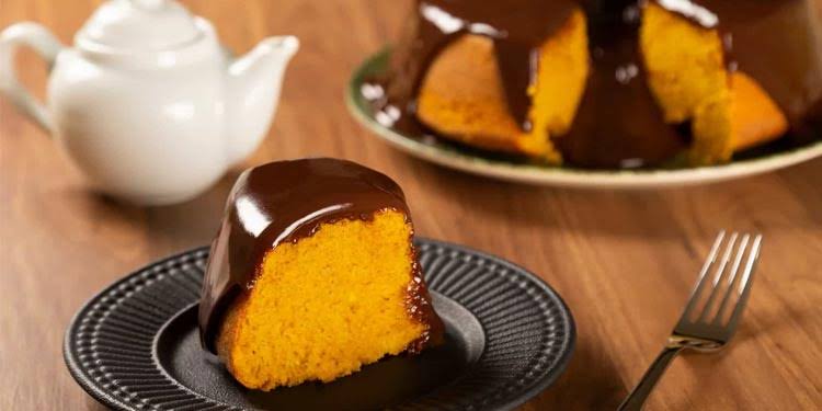 Bolo de cenoura com laranja