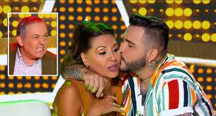 Beso de Amparo Grisales y Jessi Uribe