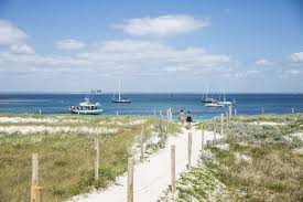 Dune Eau Claire Et Sable Blanc L Archipel Des Glenan Est Le Paradis D Un Jour Du Sud Du Finistere En 2020 Archipel Ile Francaise Endroit Paradisiaque