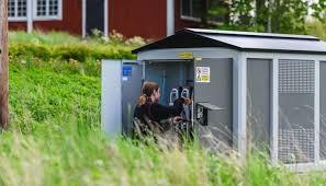 En elledning har blivit nedriven på två ställen. Framtidens Elforsorjning I Linkoping Sakras Infrastrukturnyheter Se