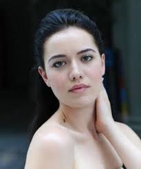 Poze Cu Fahriye Evcen Cinemarx Poza 136 Din 181 Turkish Beauty Pictures Image