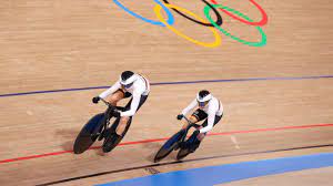 Die deutsche bahnradfahrerinnen emma hinze und lea sophie friedrich stehen im finale des teamsprintwettbewerbes bei den olympischen spielen 2020 in tokio. 9fuvfmcltxh2wm