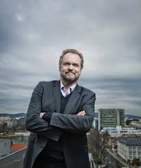 Er war von 1996 bis 2010 vorsitzender der liberalen partei. Uhort Og Respektlost Fra Lars Sponheim