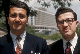 Harbiye önlerinde üniversite öğrencileri