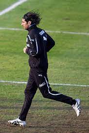 Abreu en algunos de los equipos en los que ha jugado. Sebastian Abreu Wikipedia