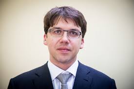 Deepfake videá môžu viesť ku katastrofe. Facebook či YouTube musíme  pokutovať, hovoria experti — Denník N