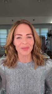 Claudia Holmes's Instagram, Twitter & Facebook