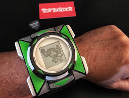 Ben 10 franchise character index main characters | omnitrix aliens villains premiering in: Harness Superpowers With The Ben 10 Alien Game Omnitrix The Toy Insider