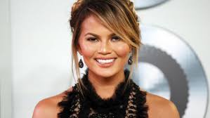 Mengenal Sindrom Kepala Datar Yang Diidap Anak Chrissy Teigen