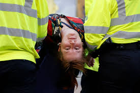 Extinction rebellion protesters have blocked oxford circus in london, the site of one of their most famous occupations, as women took the lead on the third day of their latest campaign of uk. Ubd8cconrx2gvm