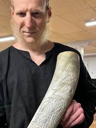 Lionsdale artisan showcases horn etching talent