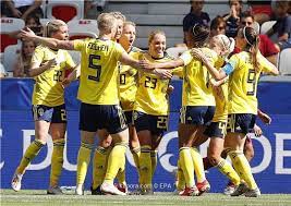 Sveriges damlandslag i volleyboll)‏ هو ممثل السويد الرسمي في المنافسات الدولية في كرة طائرة في فئة كرة الطائرة للسيدات. Ø§Ù„Ø³ÙˆÙŠØ¯ ØªØªØ£Ù‡Ù„ Ø¨Ù…ÙˆÙ†Ø¯ÙŠØ§Ù„ Ø§Ù„Ø³ÙŠØ¯Ø§Øª Ø¨Ø¹Ø¯ Ø®Ù…Ø§Ø³ÙŠØ© ÙÙŠ Ù…Ø±Ù…Ù‰ ØªØ§ÙŠÙ„Ø§Ù†Ø¯