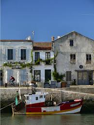 Le Port De Saint Martin De Re Atlantique Boat Quietplace France Ile De Re France Ile Ile Francaise