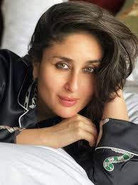 Find more hot kareena kapoor khan hd photos also in multiple screen resolutions at bollywood hungama. Kareena Updates On Twitter Kareena Kapoor Khan Stuns As The Filmfare Cover Girl As She Completes 2 Decades In Bollywood