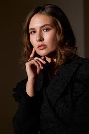 She is best known for her single before i go, featured by charli d'. How Mimi Webb Crafted A Career From Her Bedroom House Of Solo Magazine