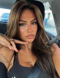 Debbie Castro (debbiedeblee)