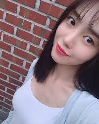 중학교 재학 시절 고등학생으로 오해받아 길거리 캐스팅되어 인터넷 쇼핑몰 '호시샵'의 피팅 모델로 아르바이트 활동한 이력이 있다. ê¶Œë¯¼ì•„ ê³¼ê±° ê·¼í™© ë…¼ëž€ ì •ë¦¬ Aoa íƒˆí‡´ ì‚¬ì§„ ë‚˜ì´ ì¸ìŠ¤íƒ€ê·¸ëž¨