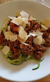 Zoodles Mit Tomaten Hackfleisch Sauce Zoodles Rezept Zoodles Hackfleisch