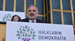 Eski kars belediyesi eş başkanı ayhan bilgen, sosyal medya hesabından yaptığı paylaşımla, yeni bir parti kurulacağının sinyalini verdi. Ayhan Bilgen Den Yeni Parti Aciklamasi