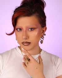 Im a professional designer and stylist looking to network with new  photographers and models