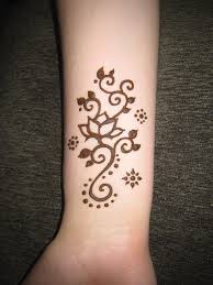 Do This In A White Tattoo Http Tattoos And Piercings Shop Blogspot Co Uk Henna Tattoo Designs Simple Henna Tattoo Pretty Henna Designs