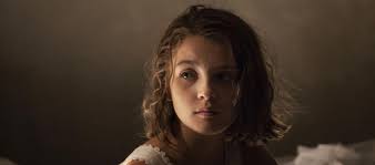 Dans la saison 1 de la série l'amie prodigieuse en streaming gratuit, quand la plus vieille amie d'elena greco semble avoir disparu sans laisser de trace, cette femme férue de littérature décide d'écrire l'histoire de leur. L Amie Prodigieuse Mycanal
