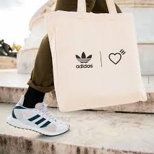 Jun 15, 2021 · adidas la define en su página web como una silueta retro renovada para el presente, dando como resultado una zapatilla inspirada en el tenis de los 70 pero traída al hoy con una parte superior. Footpatrol Here S An On The Foot Look At The Adidas Facebook