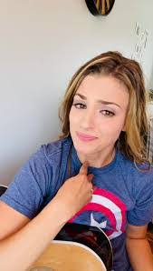 Melissa Gebhardt's Instagram, Twitter & Facebook