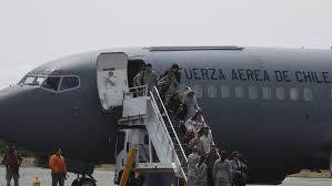 ¿qué harías si te fueras de vacaciones a otra ciudad y de repente te encontraras en otro país? Chile Encuentran Posibles Restos Del Avion Militar Desaparecido Rt