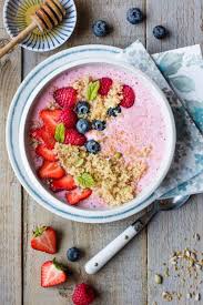 Smoothie Bowl Au Quinoa Et Fraises Recettes De Cuisine Odelices Recette Recettes De Cuisine Recette Quinoa