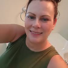 Making a 2 tier cake with fondant for a 50s 70s costume party