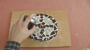 Karya mozaik dibuat dengan menempelkan berbagai potongan bahan yang lebih kecil dibandingkan bahan pada kolase dan bahan tersebut cuma satu macam saja. Cara Membuat Mozaik 10 Langkah Dengan Gambar Wikihow