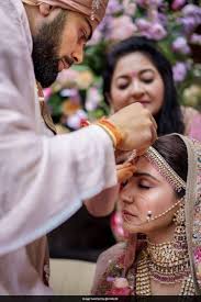 On First Anniversary Anushka Virat Share Unseen Pics From Their Wedding Album Virat And Anushka Anushka Sharma And Virat Anushka Sharma
