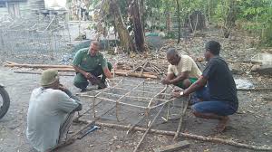Menangkap ikan nila dengan alat tradisional. Babinsa Ramil 03 0315 Bintan Bantu Nelayan Membuat Alat Tangkap Ikan Tradisional Harianmemokepri Com