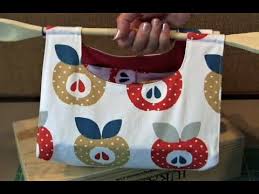 Sac Modele Inedit Pour Transporter Tarte Salade Patron Dans Video Tres Facile Debutantes Sac A Tarte Couture Sac Pour Bouteilles Tuto Couture Sac A Tarte